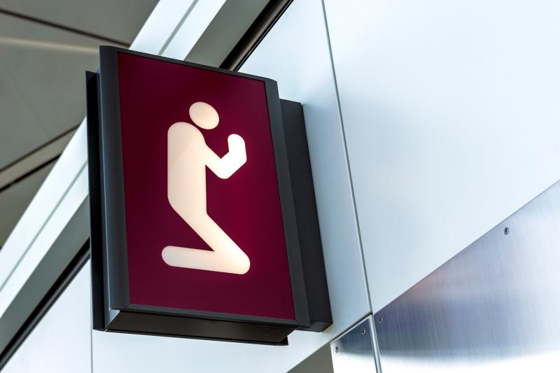 Come gestire le persone che pregano sul posto di lavoro?